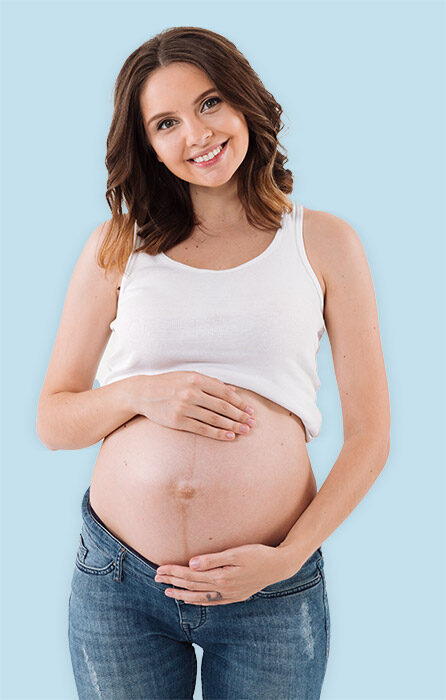 mulher grávida segurando a barriga